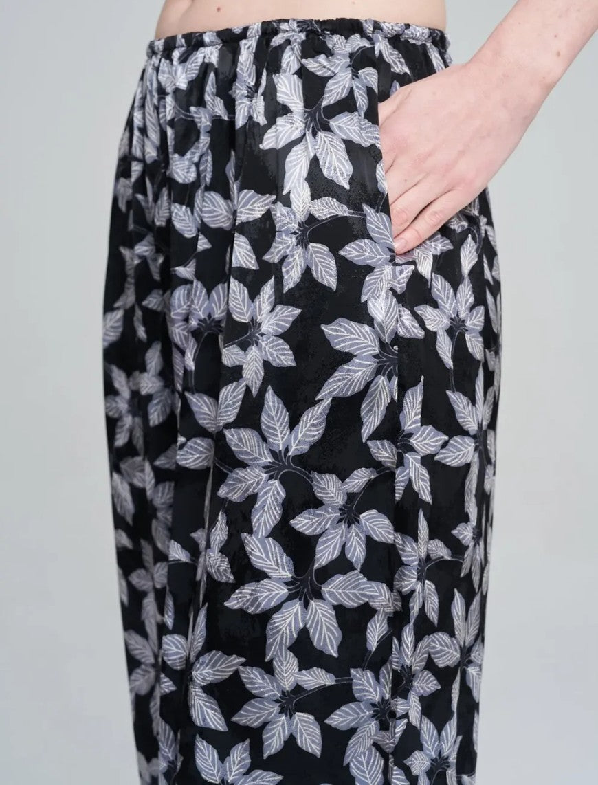 Leaf Patterned Elasticated Hem Viscose Women's Trousers - Black
