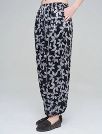 Leaf Patterned Elasticated Hem Viscose Women's Trousers - Black